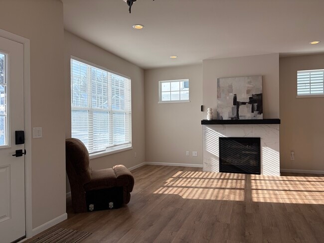 Building Photo - 9412 Tawny Acorn Dr