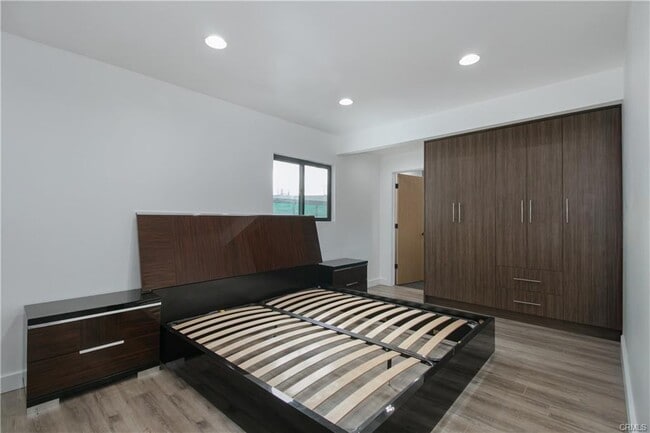 Foto del edificio - 8143 Hazeltine Ave