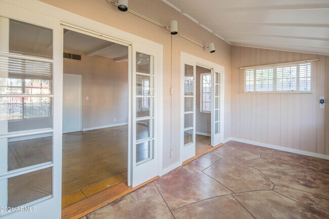 Arizona Room and living room - 917 W McDowell Rd