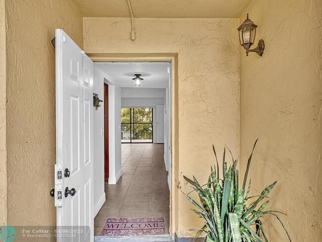 Building Photo - 6475 W Oakland Park Blvd