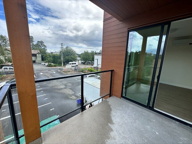Building Photo - 1801 Riverside Ln