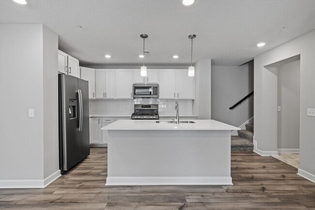 Building Photo - 15008 Ahena Curv