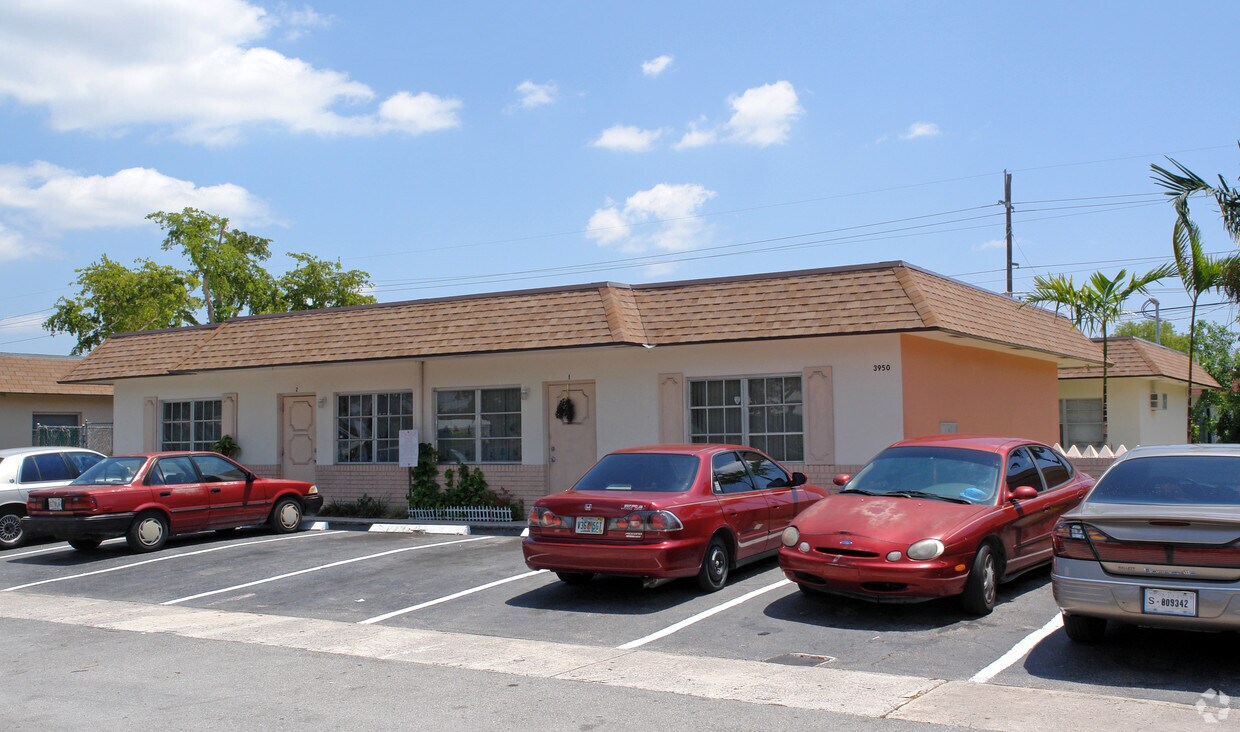Building Photo - 3950 NW 31st Ter