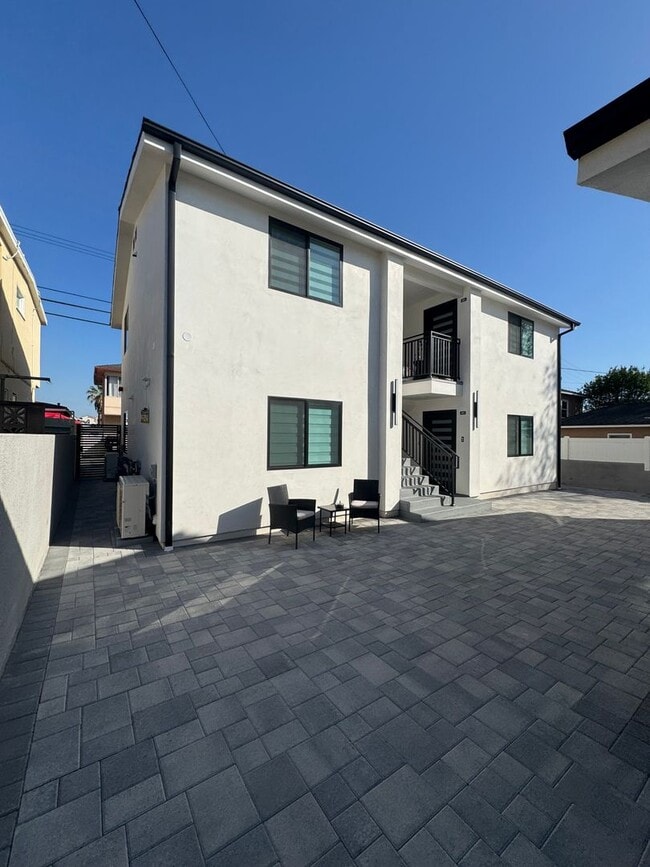 Building Photo - 714 E Palm Ave