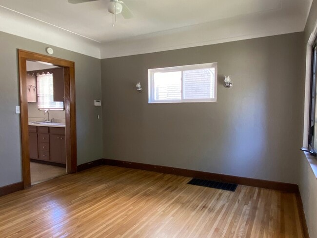 Building Photo - 3847 Revere Dr