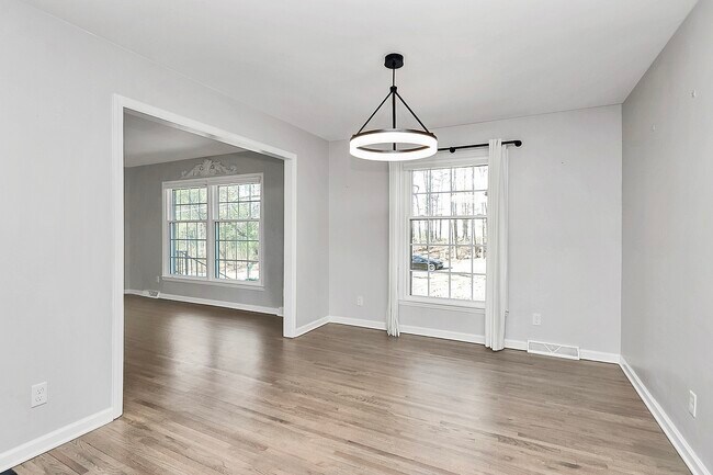 Foto del edificio - 1932 Stoneyridge Dr