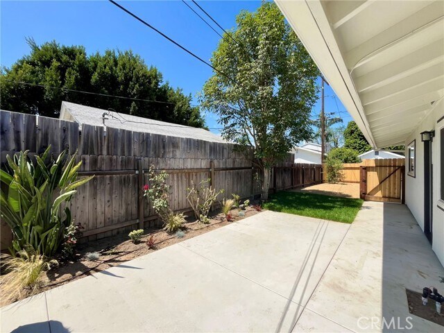 Building Photo - 276 Costa Mesa St