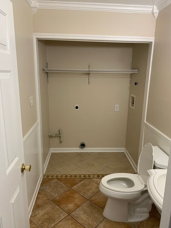 Foto del edificio - 4 BDRM 2.5 BATH WATERFRONT W/GARAGE