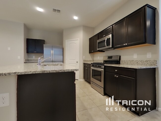 Foto del edificio - 30724 W Amelia Ave
