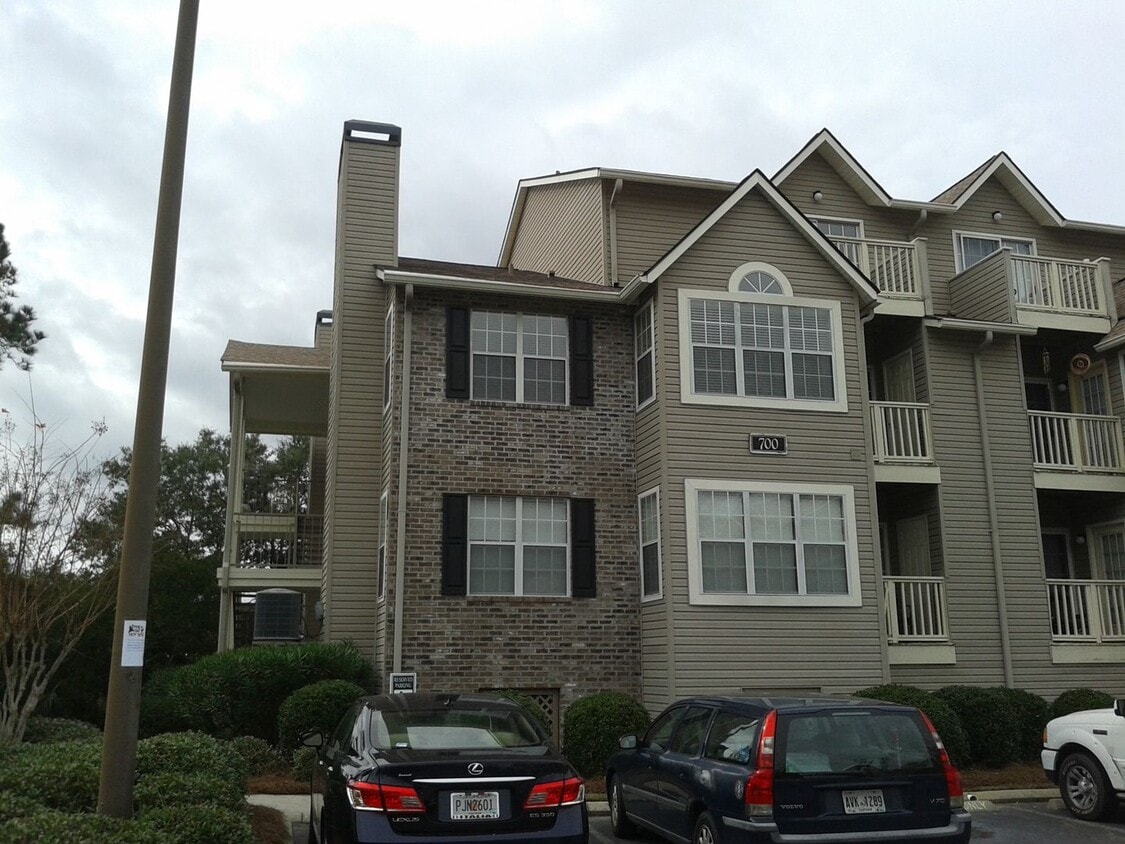 Foto principal - Rare Hoover Creek Condo with One Car Garage