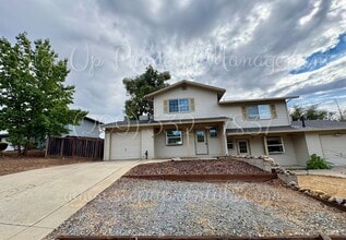 Building Photo - 10771 Buena Oaks Dr