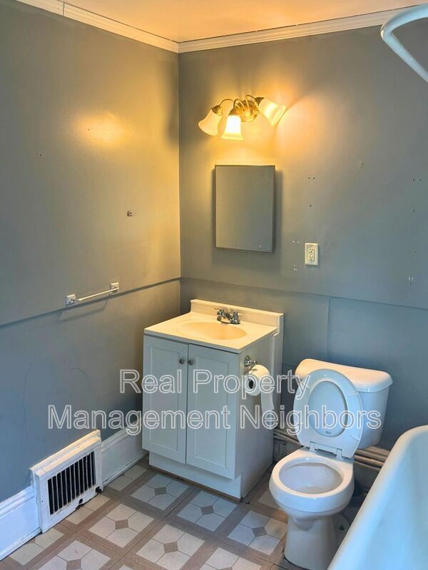 Foto del edificio - 1717 Plainfield Ave NE