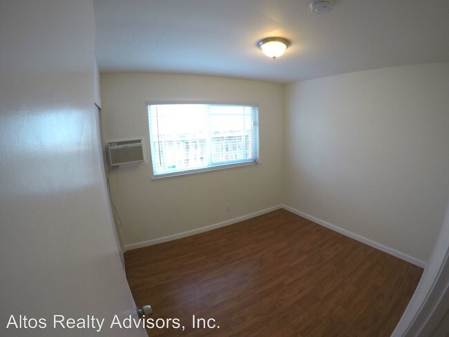 Building Photo - 2431 Foxdale Dr