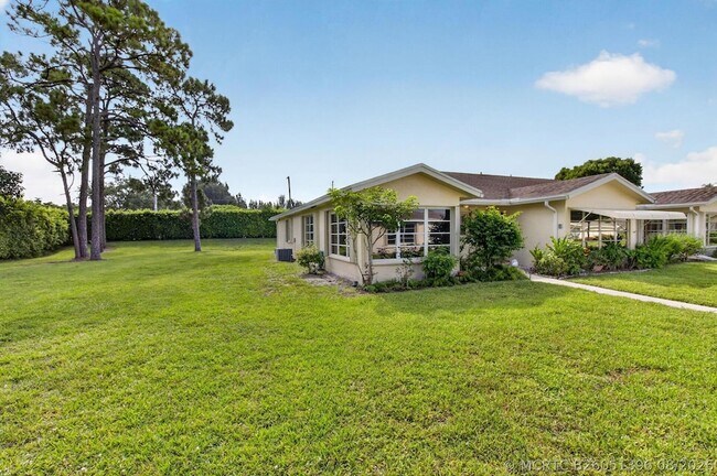 Foto del edificio - 5037 Lakefront Blvd