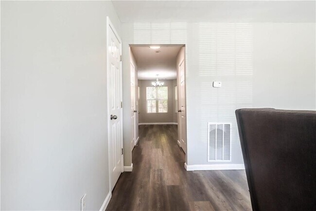Building Photo - 5823 Strathmoor Manor Cir