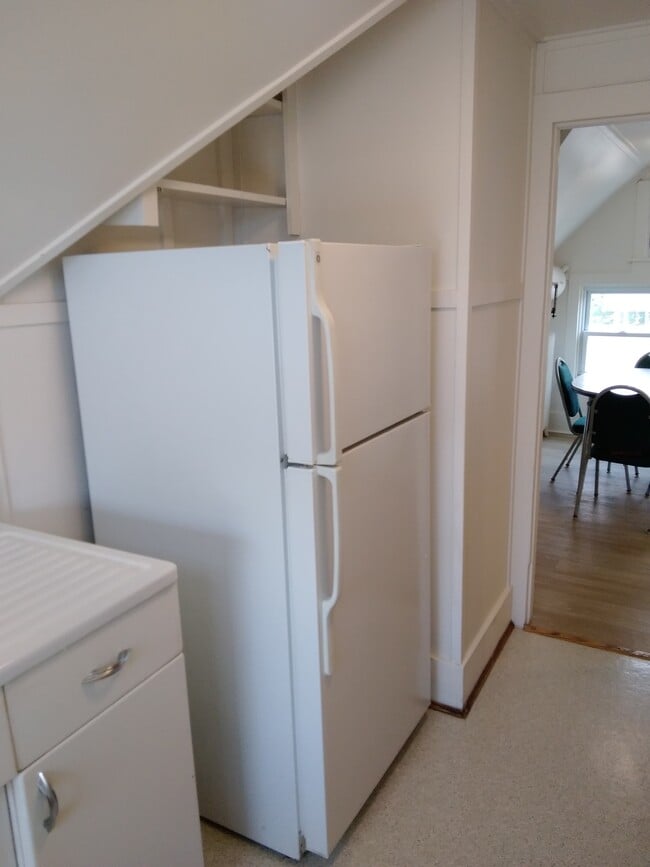 Kitchen - 438 N Aurora St
