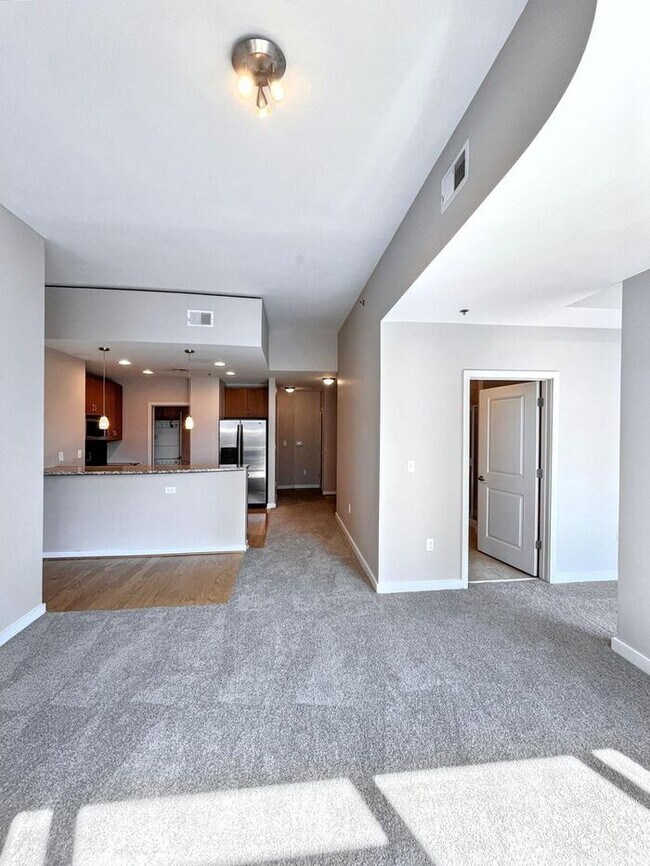 Foto del edificio - Beautiful 1-Bedroom Condo with Stunning Do...
