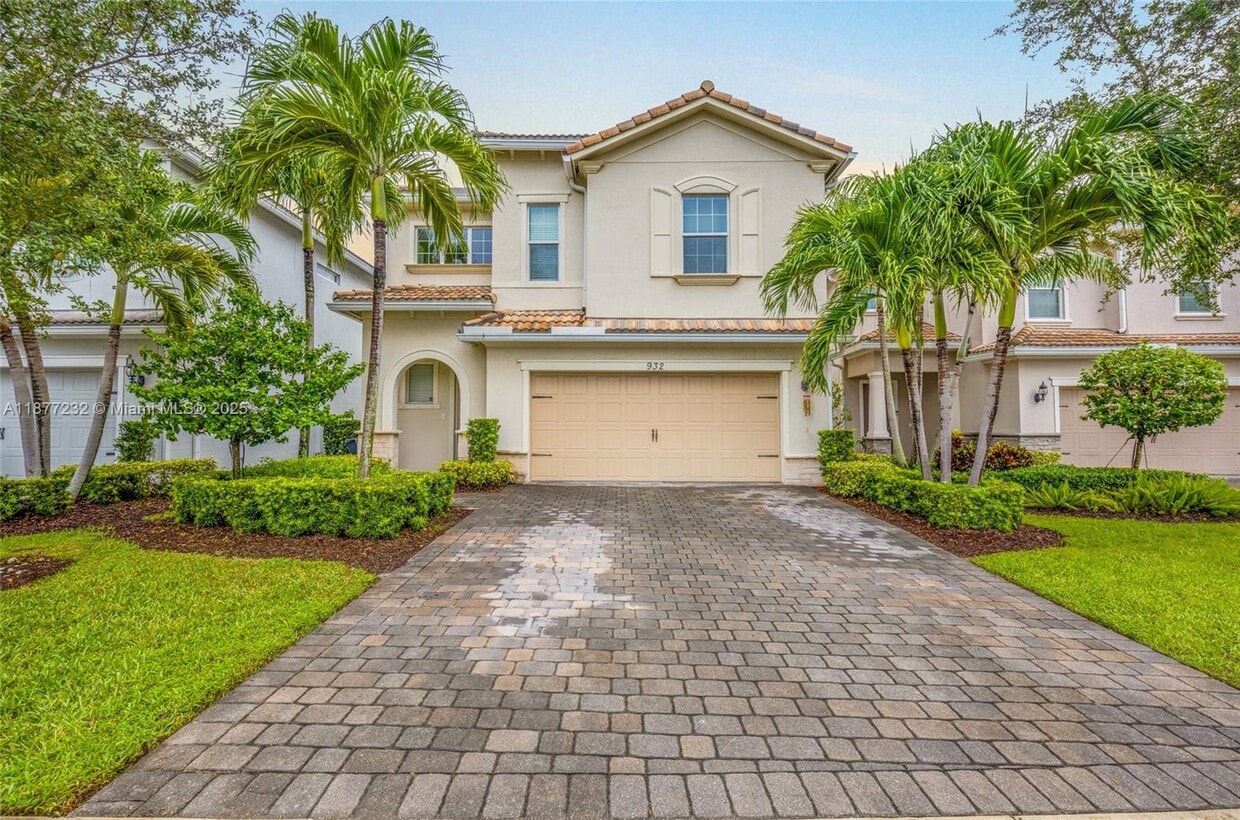 Primary Photo - 932 Banyan Dr