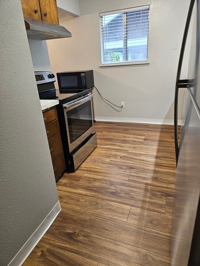 Building Photo - 514 E 25th St