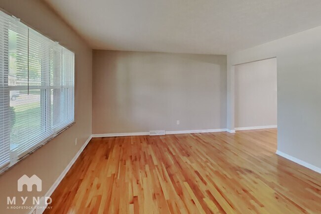 Foto del edificio - 5621 Oakmont Dr