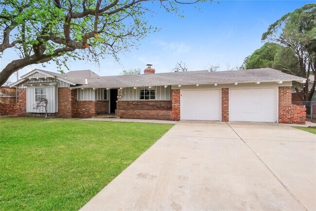 Foto del edificio - 2904 Huntleigh Dr