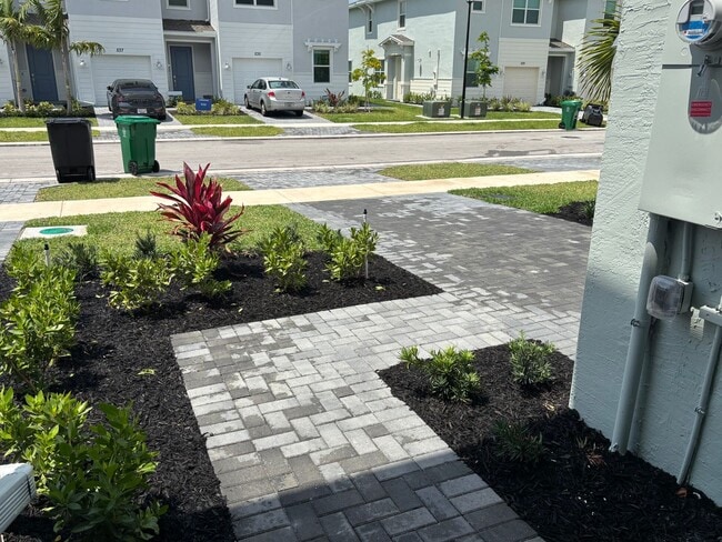 Building Photo - Veranda Landings