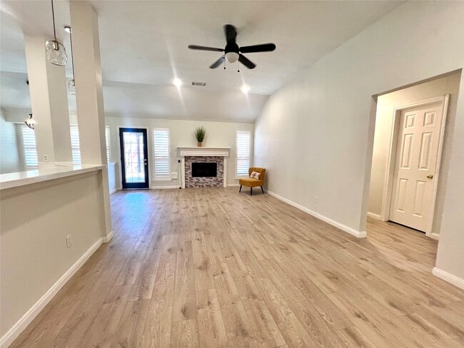 Building Photo - 5012 N Nelson Dr