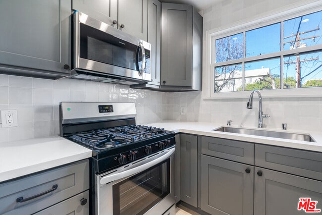 Foto del edificio - 9216 Alden Dr