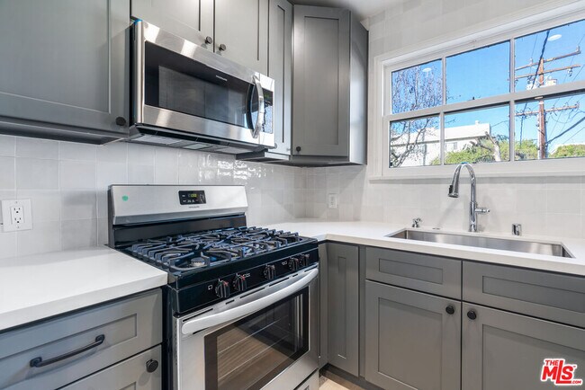 Building Photo - 9216 Alden Dr