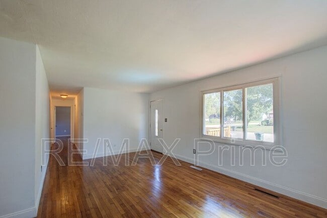 Foto del edificio - 321 Patrician Dr