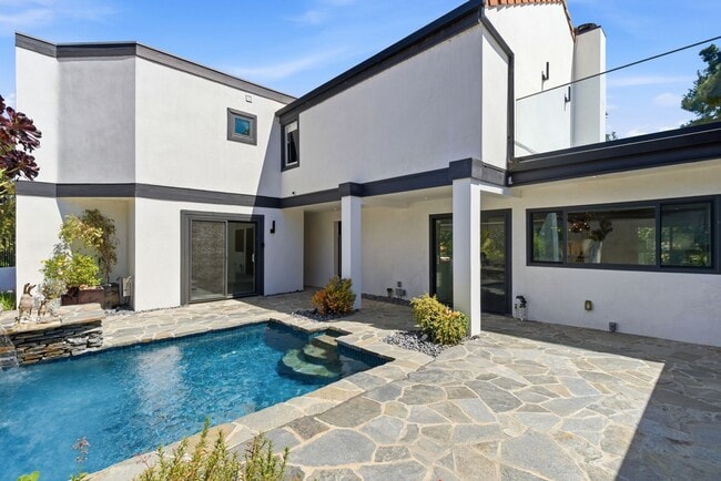 Building Photo - Calabasas Lake Amazing Property
