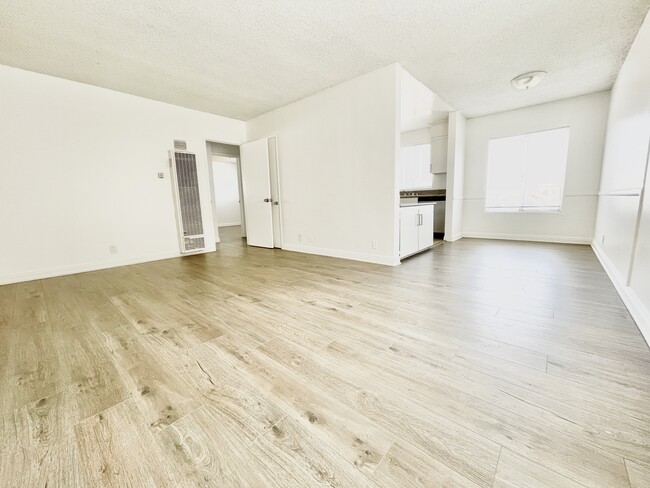 Foto del edificio - 7245 Bakman Ave Sun Valley, CA 91352