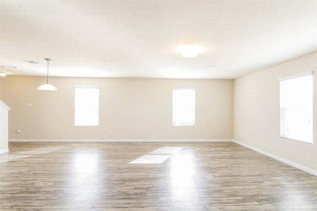 Building Photo - 6119 Peaceful Ridge Dr