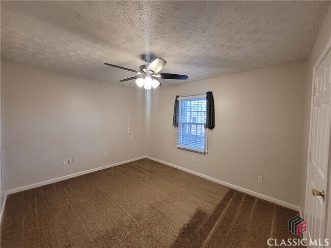 Foto del edificio - 342 Timothy Rd