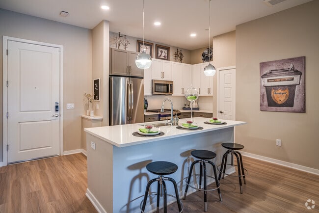 2 BR, 2 BA - 1084SF - Onyx North Central