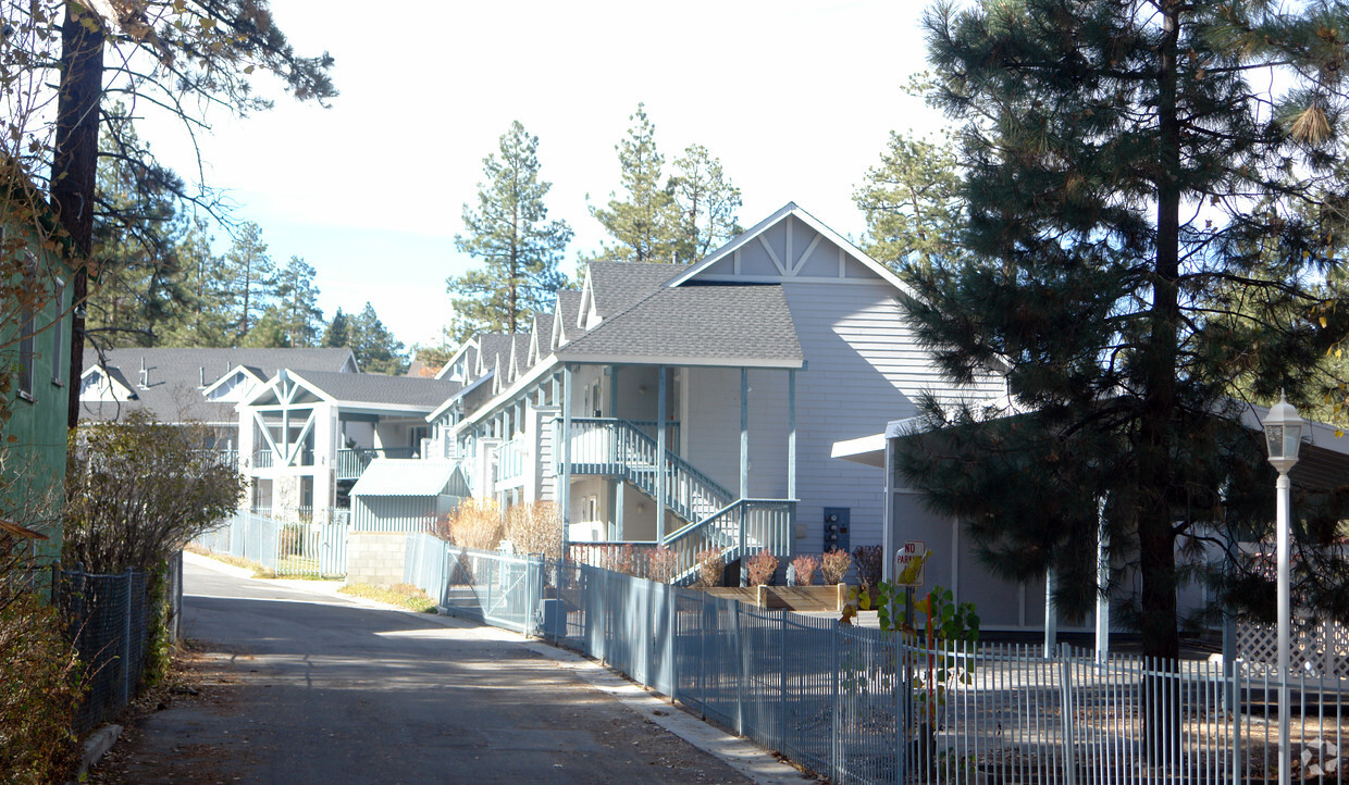 Primary Photo - 764 C Pine Knot Ave