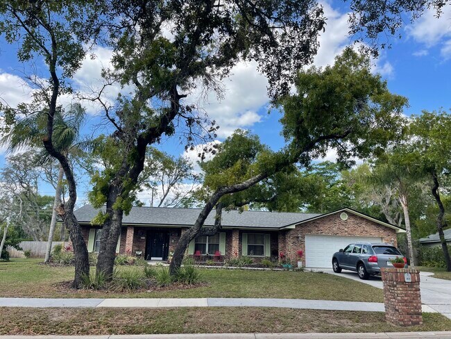 Foto del edificio - 305 Sweetwater Creek Dr W