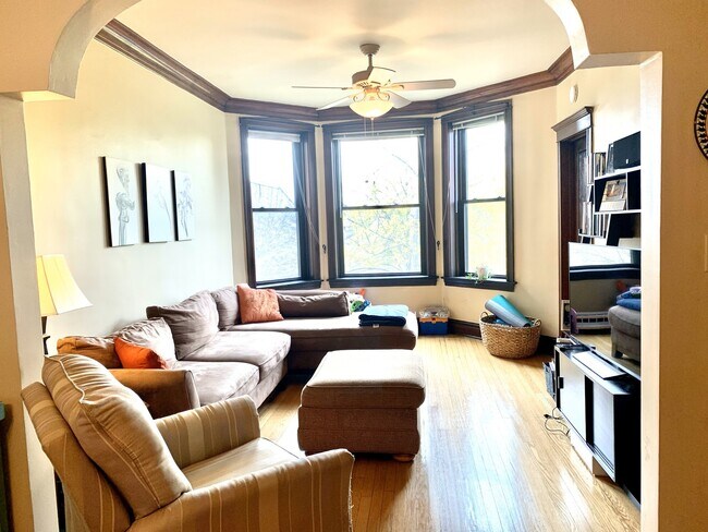 Foto del edificio - 4311 N Winchester Ave