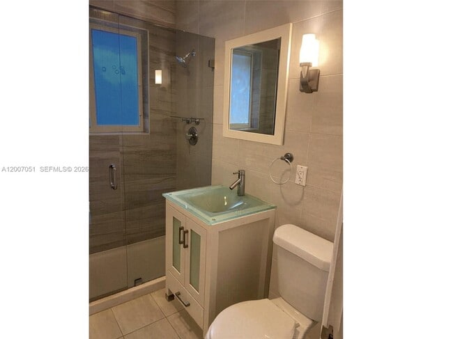 Foto del edificio - 812 NE 90th St