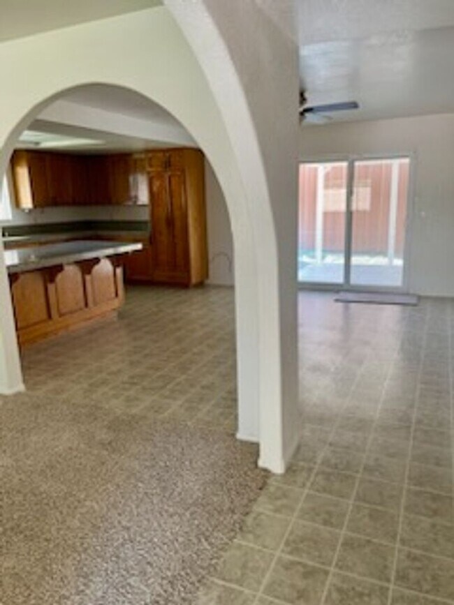 Building Photo - 3 Bedroom, 2 Bath Remodeled House in Hemet...