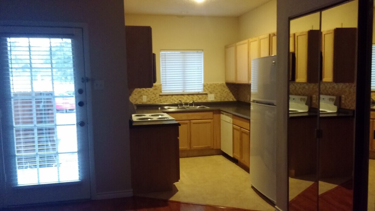 Primary Photo - 5550 Spring Valley Rd