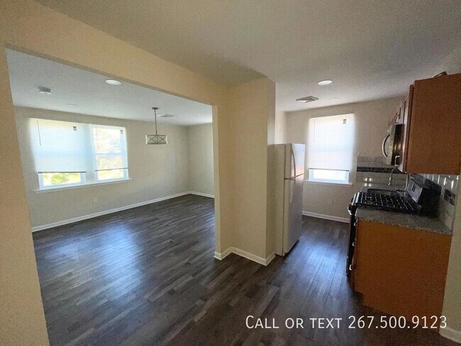 Building Photo - 6841 Lynford St