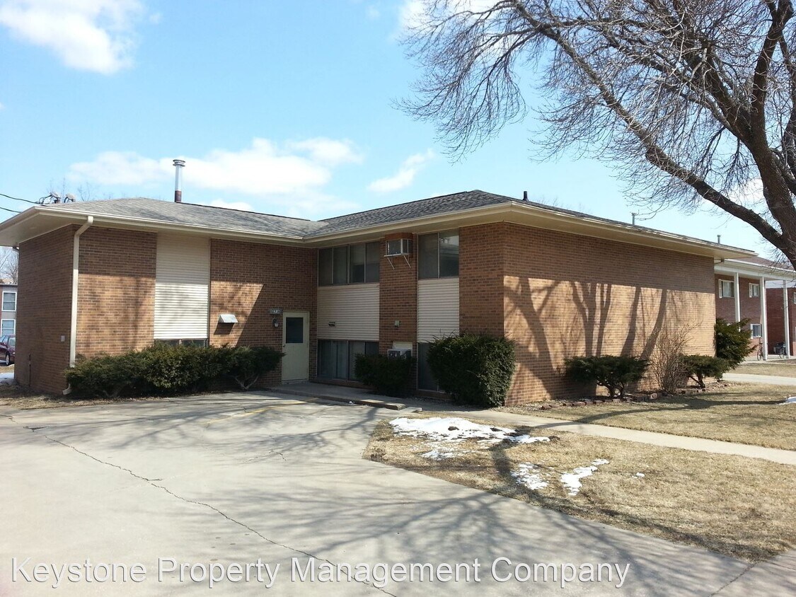 2718 Wayne Ave, Iowa City, IA 52240 Room for Rent in Iowa City, IA