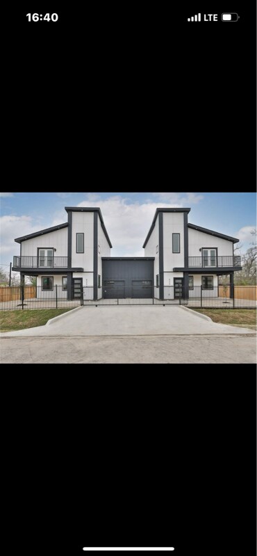 Building Photo - 8220 Bonaire St