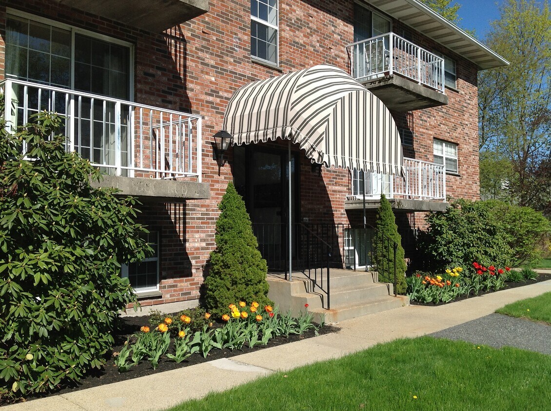 121 North St, Medfield, MA 02052 Apartments Medfield, MA