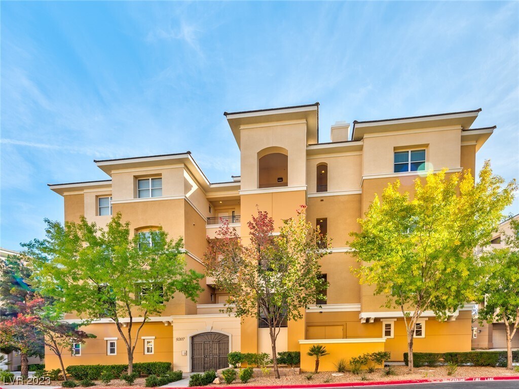 Primary Photo - 9207 Tesoras Dr