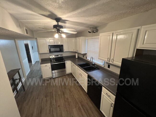 Foto del edificio - 40 Andrews Dr