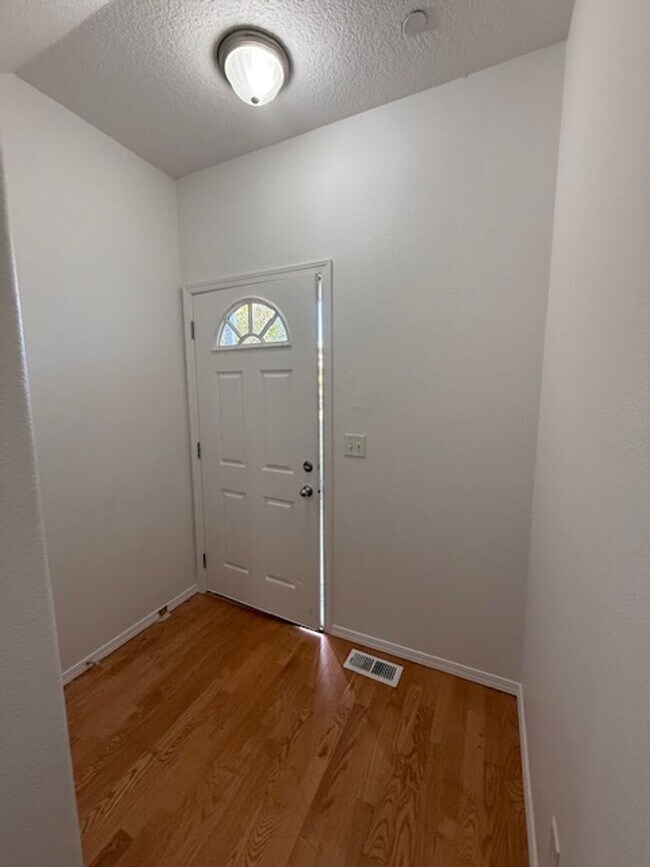 Foto del edificio - 3 Bedroom 2.5 Bath Forest Grove OR