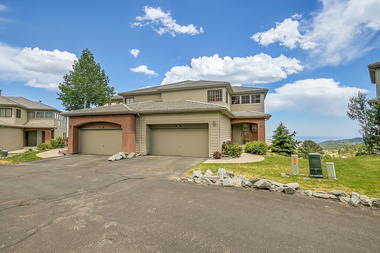 Primary Photo - 556 Ridgeside Dr