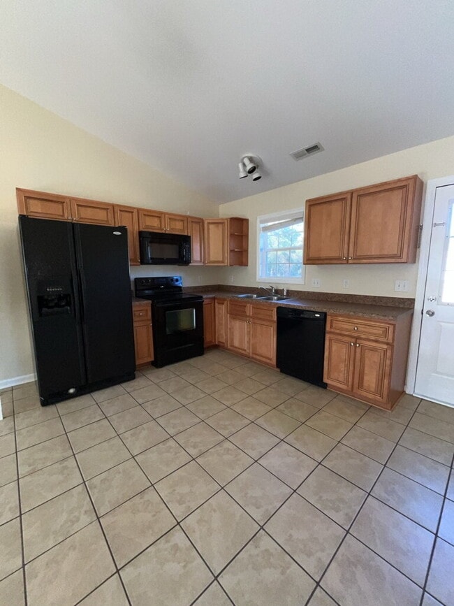 Building Photo - 106 Laib Ln